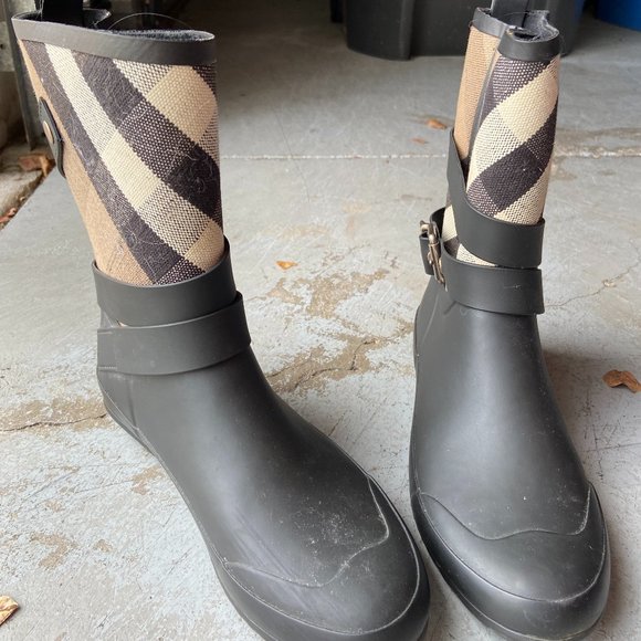 Authentic Burberry Rainboots - Picture 1 of 4